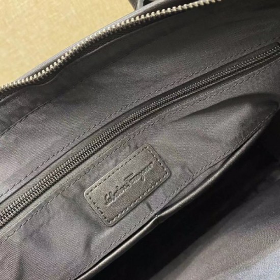 2023SS FERRAGAMO Salvatore Ferragamo briefcase with a beautiful logo 2023SS FERRAGAMO Salvatore Ferragamo briefcase with a beautiful logo