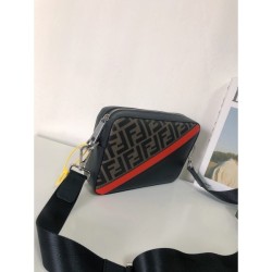 FENDI Fendi 2023SS shoulder bag popular brand this spring
