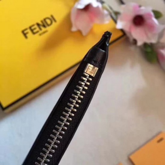 FENDI Clutch Bag 2023FW New winter item to keep an eye on FENDI Clutch Bag 2023FW New winter item to keep an eye on