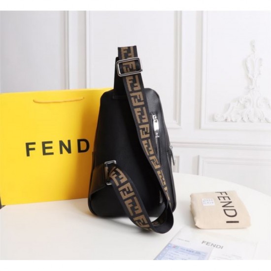 FENDI Chest Bag Check out the trends of the 2023FW season FENDI Chest Bag Check out the trends of the 2023FW season