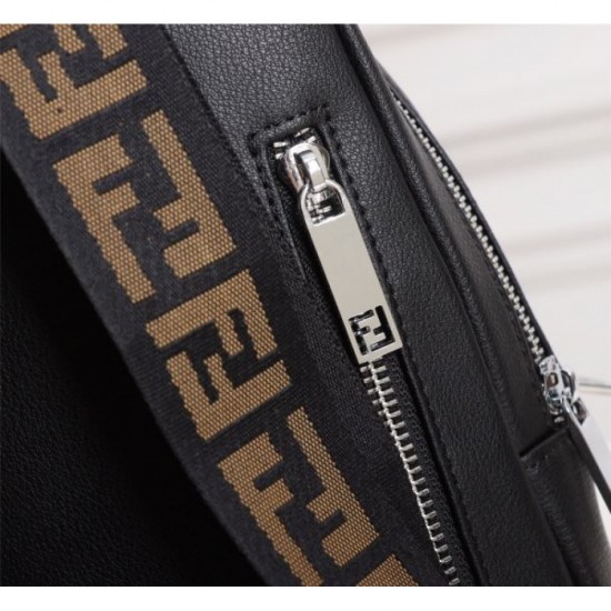 FENDI Chest Bag Check out the trends of the 2023FW season FENDI Chest Bag Check out the trends of the 2023FW season