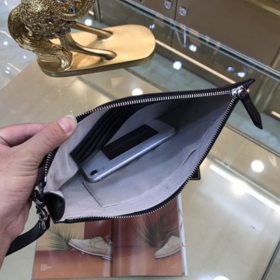 GUCCI Gucci 2023SS Clutch Bag At the cutting edge of trends GUCCI Gucci 2023SS Clutch Bag At the cutting edge of trends