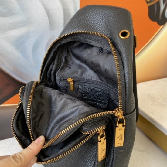 GUCCI Gucci 2023SS Chest Bag Transformed into a beautiful outfit GUCCI Gucci 2023SS Chest Bag Transformed into a beautiful outfit