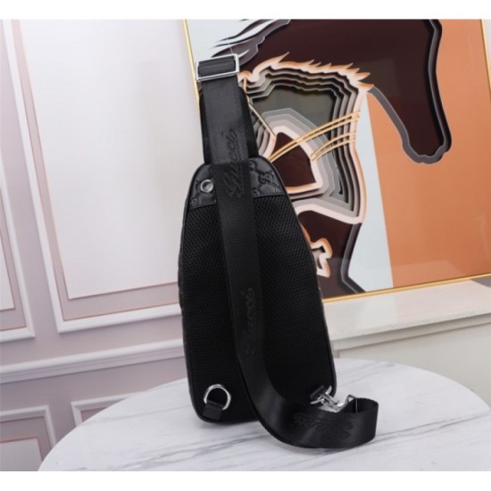 GUCCI Gucci 2023SS chest bag Excellent item for new spring GUCCI Gucci 2023SS chest bag Excellent item for new spring
