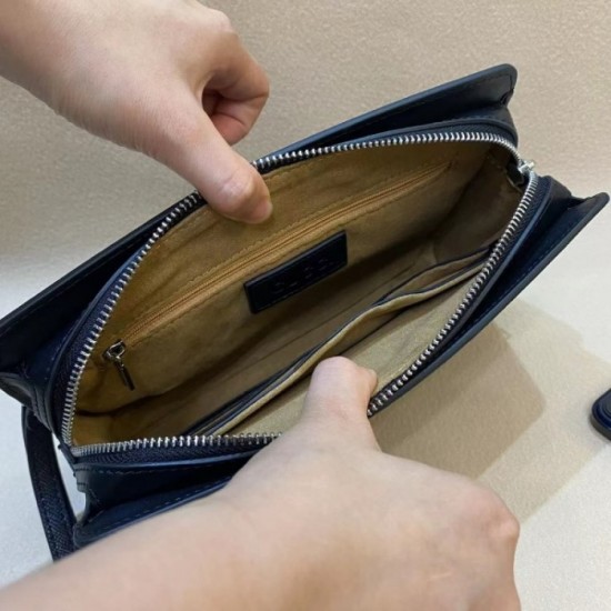 Check the fashion of the season 2023SS GUCCI Gucci clutch bag Check the fashion of the season 2023SS GUCCI Gucci clutch bag