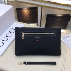 Like a beautiful spring color 2023SS GUCCI Gucci clutch bag