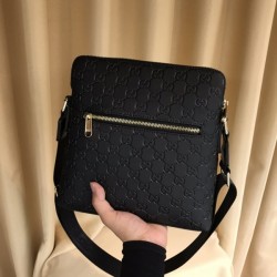Dress with a clean impression 2023SS GUCCI Gucci shoulder bag