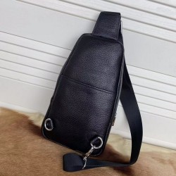 Essential items for fall 2023FW GUCCI Gucci chest bag