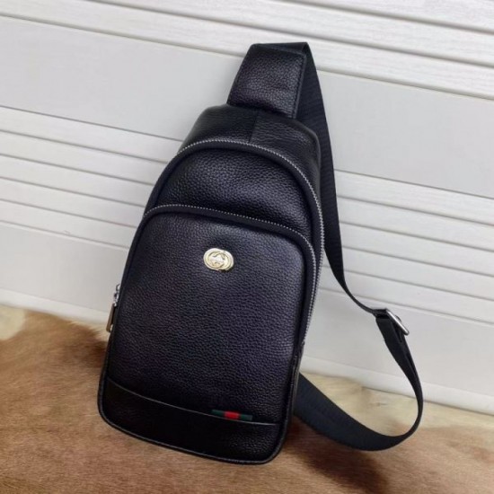 Essential items for fall 2023FW GUCCI Gucci chest bag Essential items for fall 2023FW GUCCI Gucci chest bag
