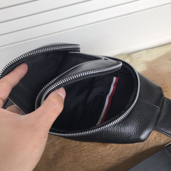 Essential items for fall 2023FW GUCCI Gucci chest bag Essential items for fall 2023FW GUCCI Gucci chest bag