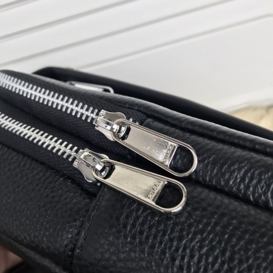 Essential items for fall 2023FW GUCCI Gucci chest bag Essential items for fall 2023FW GUCCI Gucci chest bag