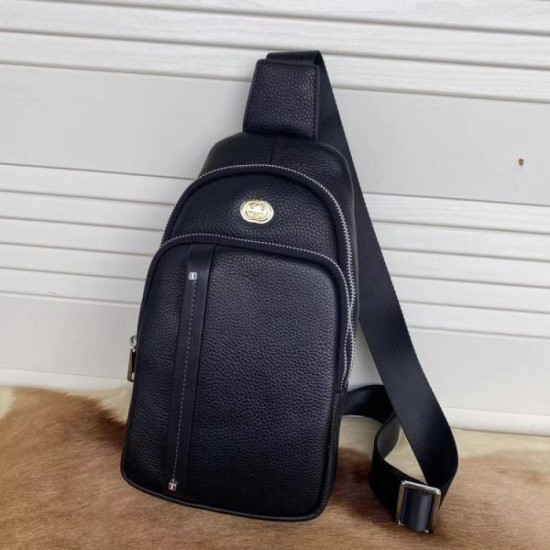 A must-see autumn item 2023FW GUCCI Gucci chest bag A must-see autumn item 2023FW GUCCI Gucci chest bag