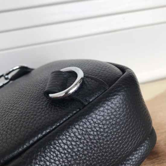 A must-see autumn item 2023FW GUCCI Gucci chest bag A must-see autumn item 2023FW GUCCI Gucci chest bag