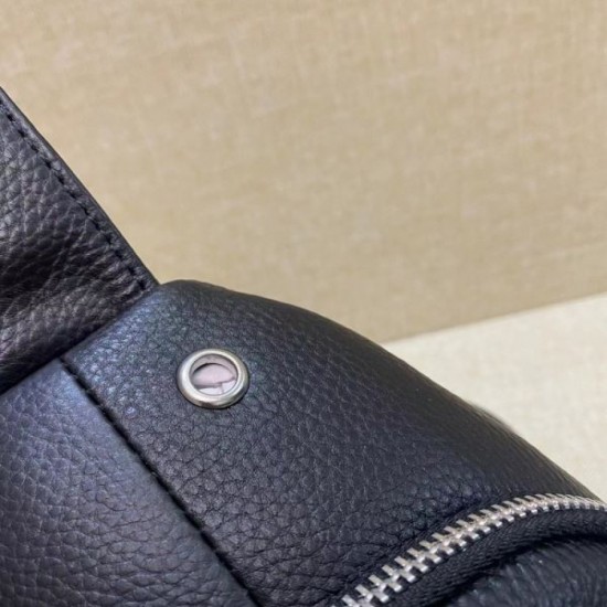 New Fall/Winter 2023FW GUCCI Gucci Chest Bag at a great local price New Fall/Winter 2023FW GUCCI Gucci Chest Bag at a great local price