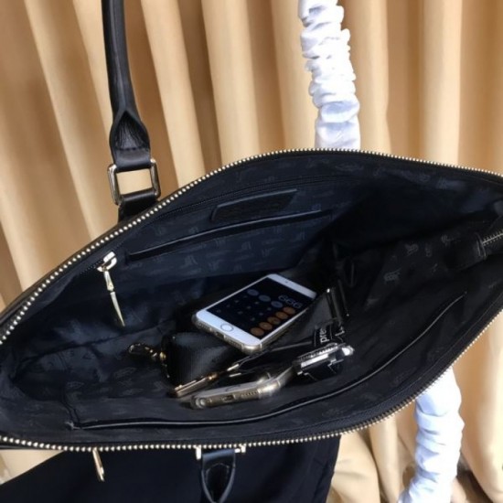 New item this fall that you can take for granted 2023FW GUCCI Gucci Men's Briefcase New item this fall that you can take for granted 2023FW GUCCI Gucci Men's Briefcase