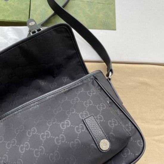 GUCCI Gucci Shoulder Bag 2023FW Finished with a unique impression GUCCI Gucci Shoulder Bag 2023FW Finished with a unique impression
