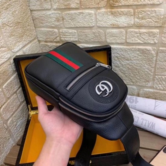 GUCCI Gucci Chest Bag 2023FW Especially popular and elegant Sold out immediately GUCCI Gucci Chest Bag 2023FW Especially popular and elegant Sold out immediately