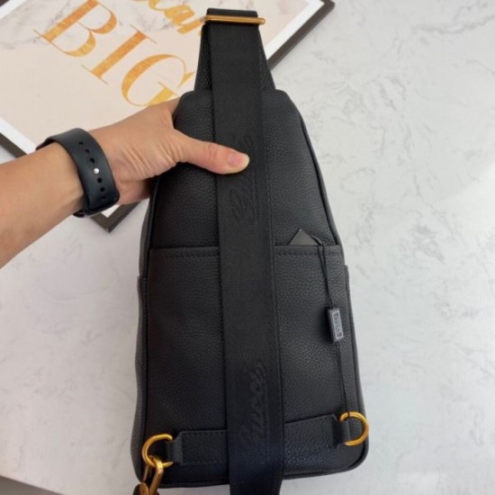GUCCI Gucci Chest Bag 2023FW Limited time only, you should buy it at a good price GUCCI Gucci Chest Bag 2023FW Limited time only, you should buy it at a good price