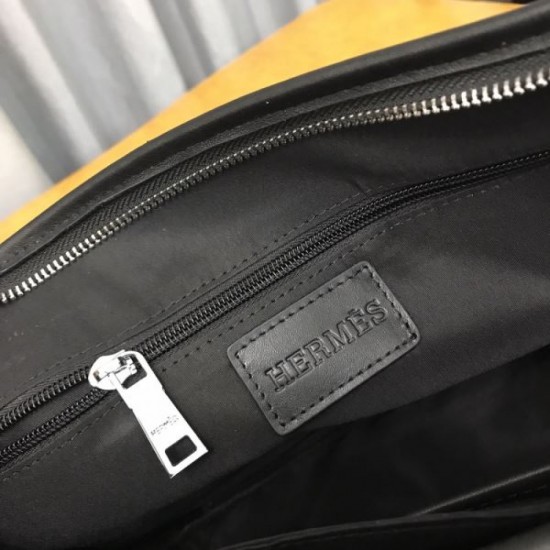 Stylish tips for any outfit 2023FW HERMES Men's shoulder bag Stylish tips for any outfit 2023FW HERMES Men's shoulder bag