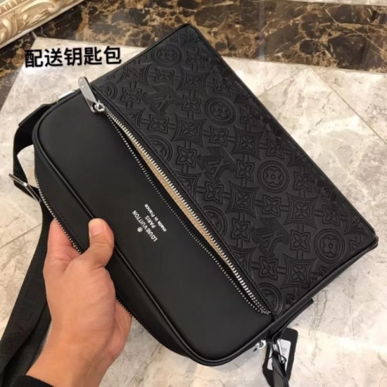 Before LOUIS VUITTON Louis Vuitton 2023SS shoulder bag is sold out Before LOUIS VUITTON Louis Vuitton 2023SS shoulder bag is sold out