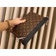 LOUIS VUITTON Louis Vuitton 2023SS clutch bag loose feeling LOUIS VUITTON Louis Vuitton 2023SS clutch bag loose feeling