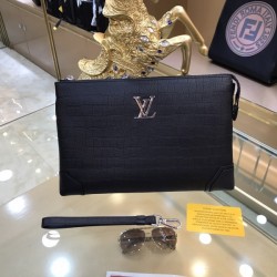 LOUIS VUITTON Louis Vuitton 2023SS clutch bag popular item
