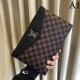 LOUIS VUITTON Louis Vuitton 2023SS clutch bag favorite brand LOUIS VUITTON Louis Vuitton 2023SS clutch bag favorite brand