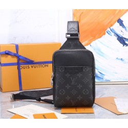 I want LOUIS VUITTON Louis Vuitton 2023SS chest bag right now