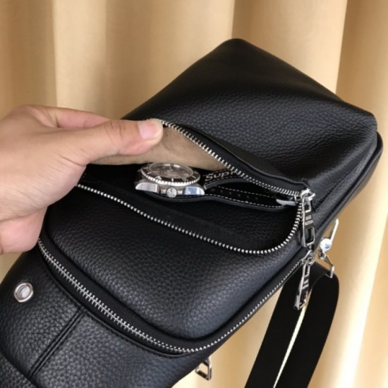 To LOUIS VUITTON Louis Vuitton 2023SS chest bag gift! To LOUIS VUITTON Louis Vuitton 2023SS chest bag gift!