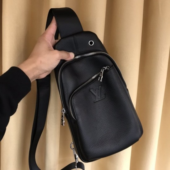 To LOUIS VUITTON Louis Vuitton 2023SS chest bag gift! To LOUIS VUITTON Louis Vuitton 2023SS chest bag gift!