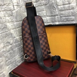LOUIS VUITTON Louis Vuitton 2023SS chest bag excellent functionality!