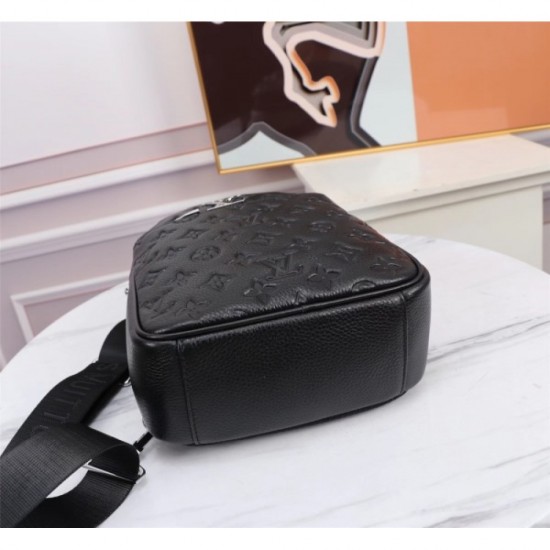 LOUIS VUITTON Louis Vuitton 2023SS chest bag celebrity favorite LOUIS VUITTON Louis Vuitton 2023SS chest bag celebrity favorite
