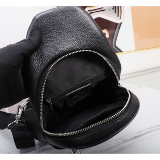 LOUIS VUITTON Louis Vuitton 2023SS chest bag celebrity favorite LOUIS VUITTON Louis Vuitton 2023SS chest bag celebrity favorite