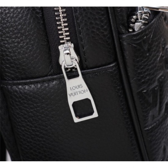 LOUIS VUITTON Louis Vuitton 2023SS chest bag celebrity favorite LOUIS VUITTON Louis Vuitton 2023SS chest bag celebrity favorite