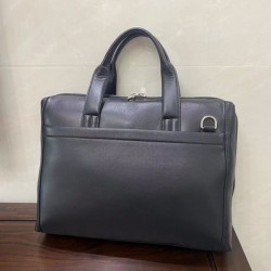 2023SS LOUIS VUITTON Louis Vuitton briefcase that feels good on the skin