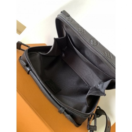 Love at first sight 2023SS LOUIS VUITTON Louis Vuitton shoulder bag Love at first sight 2023SS LOUIS VUITTON Louis Vuitton shoulder bag