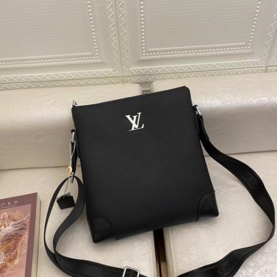 Rush of orders 2023SS LOUIS VUITTON Louis Vuitton shoulder bag Rush of orders 2023SS LOUIS VUITTON Louis Vuitton shoulder bag