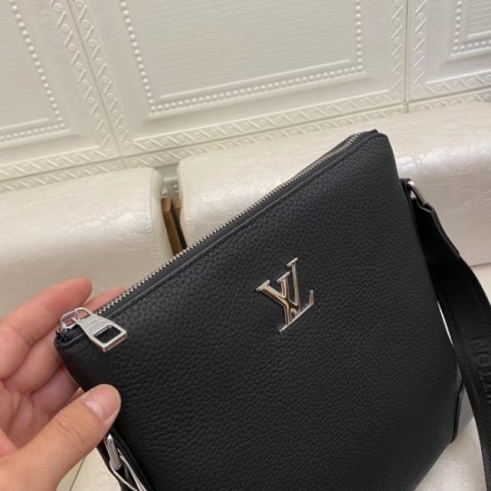 Rush of orders 2023SS LOUIS VUITTON Louis Vuitton shoulder bag Rush of orders 2023SS LOUIS VUITTON Louis Vuitton shoulder bag