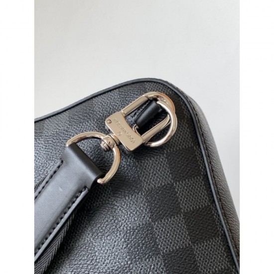 High grade 2023SS LOUIS VUITTON Louis Vuitton chest bag High grade 2023SS LOUIS VUITTON Louis Vuitton chest bag