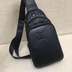 For those who want a classic 2023FW LOUIS VUITTON Louis Vuitton chest bag