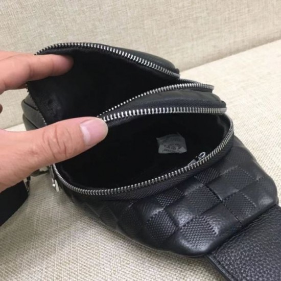 For those who want a classic 2023FW LOUIS VUITTON Louis Vuitton chest bag For those who want a classic 2023FW LOUIS VUITTON Louis Vuitton chest bag