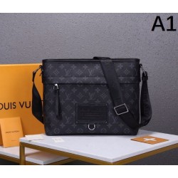 Stylish impression 2023FW LOUIS VUITTON Louis Vuitton men's shoulder bag