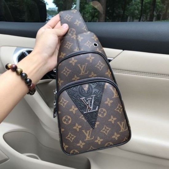 Autumn Season Special Feature 2023FW LOUIS VUITTON Men's Chest Bag Autumn Season Special Feature 2023FW LOUIS VUITTON Men's Chest Bag