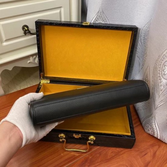 LOUIS VUITTON Louis Vuitton clutch bag 2023FW This year is ahead of schedule LOUIS VUITTON Louis Vuitton clutch bag 2023FW This year is ahead of schedule