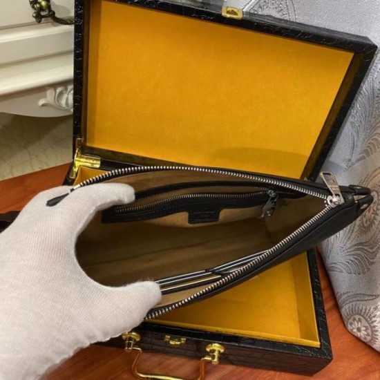 LOUIS VUITTON Louis Vuitton clutch bag 2023FW This year is ahead of schedule LOUIS VUITTON Louis Vuitton clutch bag 2023FW This year is ahead of schedule
