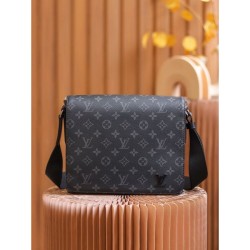 LOUIS VUITTON Shoulder Bag 2023FW Popularity continues unabated!