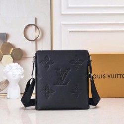 LOUIS VUITTON Shoulder bag 2023FW Winter seasonal feel