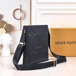LOUIS VUITTON Shoulder bag 2023FW Winter seasonal feel