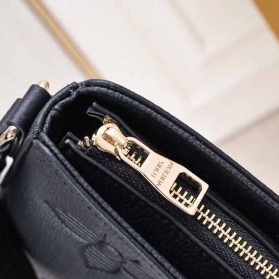 LOUIS VUITTON Shoulder bag 2023FW Winter seasonal feel LOUIS VUITTON Shoulder bag 2023FW Winter seasonal feel