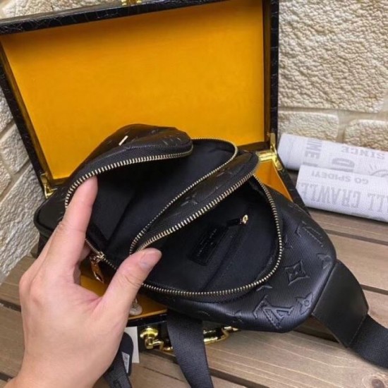 LOUIS VUITTON Chest bag 2023FW released in extreme condition! LOUIS VUITTON Chest bag 2023FW released in extreme condition!